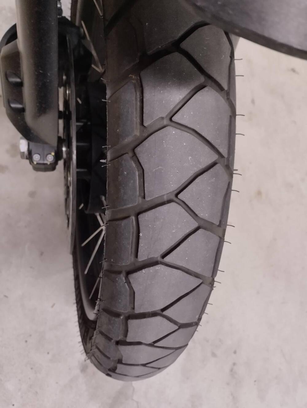 Moto Guzzi V85 TT Travel (2021 - 23) (9)