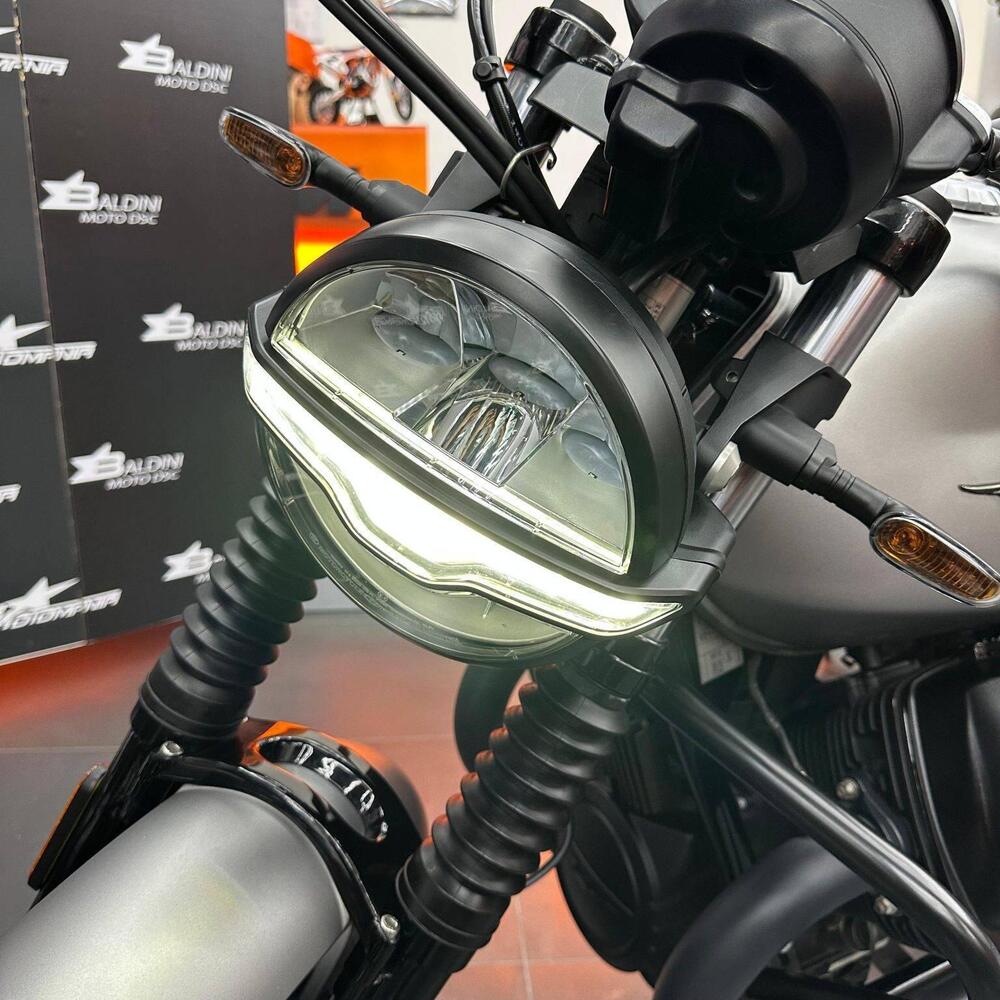 Moto Guzzi V7 Stone (2021 - 24) (6)
