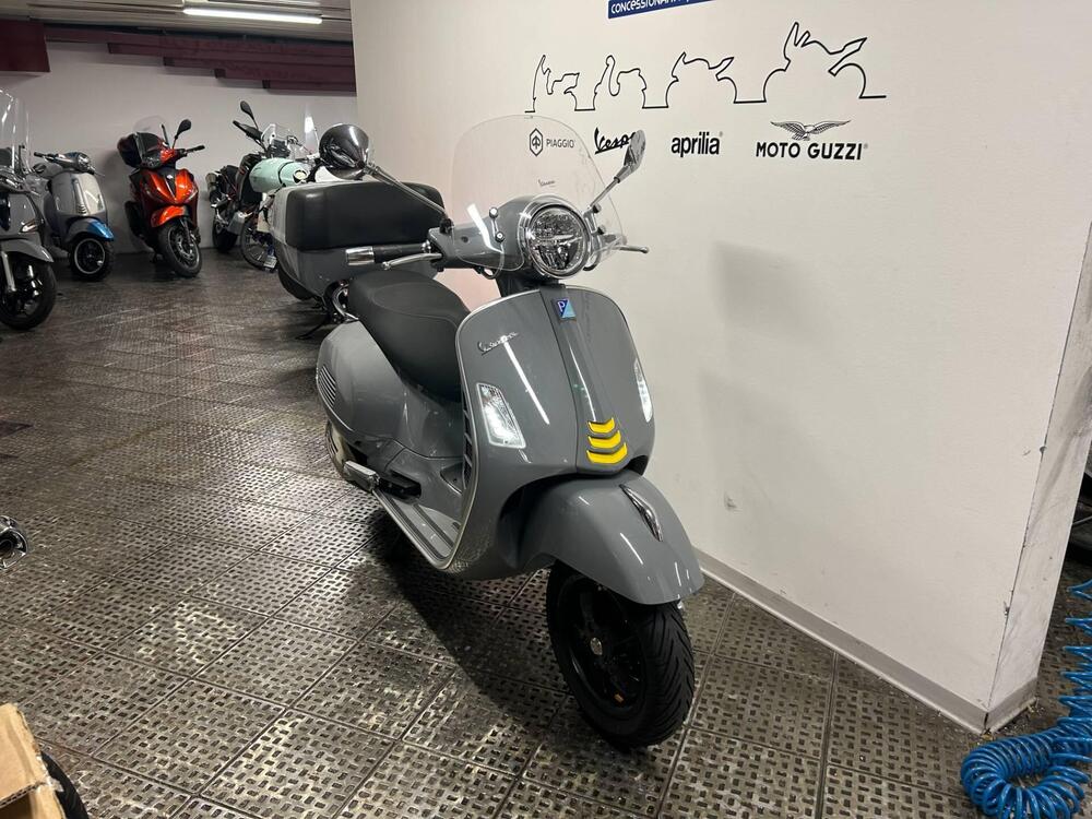 Vespa GTS 300 Hpe Super Tech (2019) (2)