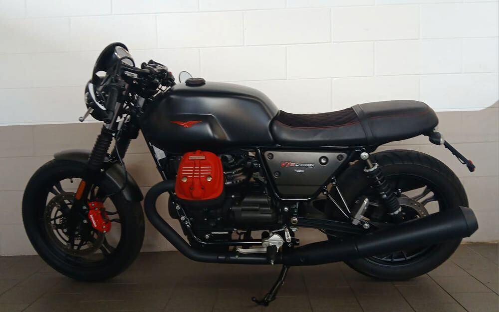 Moto Guzzi V7 III Carbon (2018 - 20) (2)
