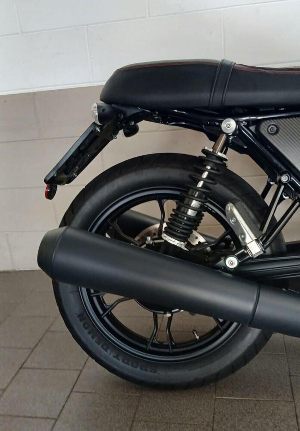 Moto Guzzi V7 III Carbon (2018 - 20) (3)