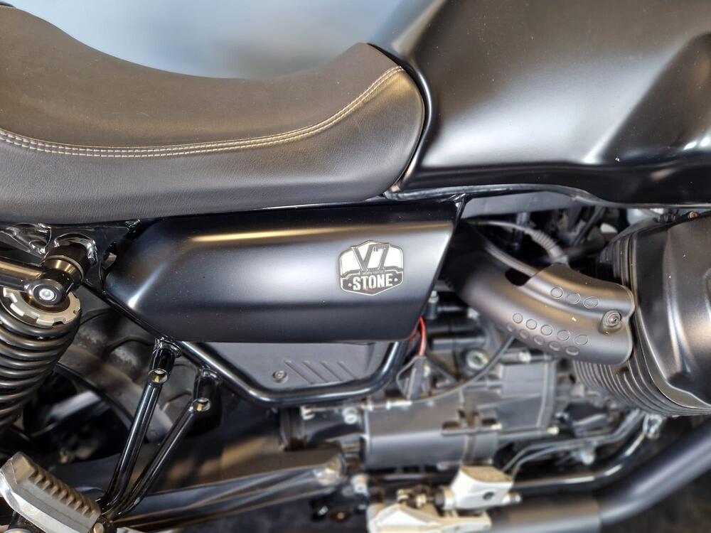 Moto Guzzi V7 Stone Centenario (2021 - 22) (7)