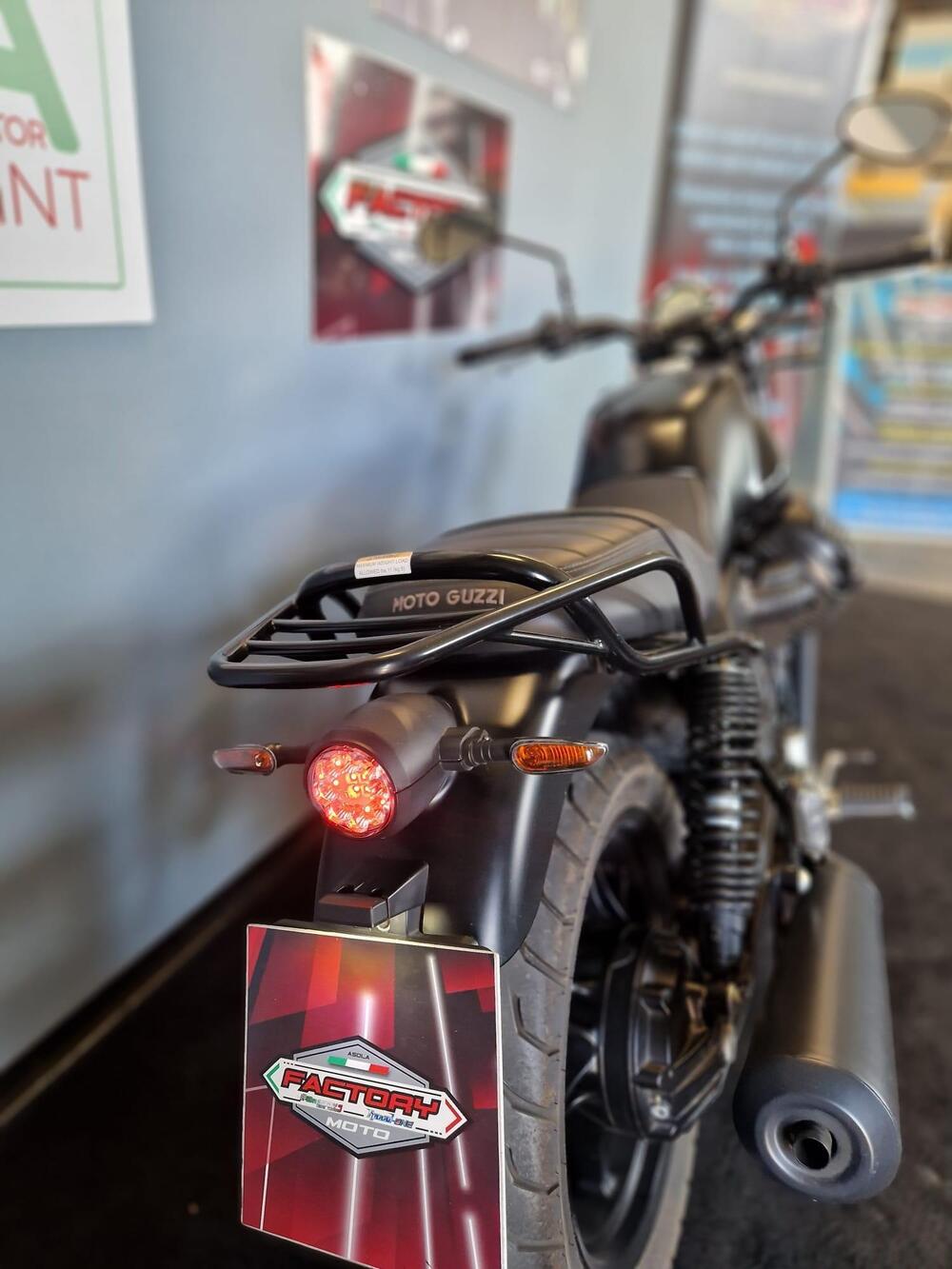 Moto Guzzi V7 Stone Centenario (2021 - 22) (8)