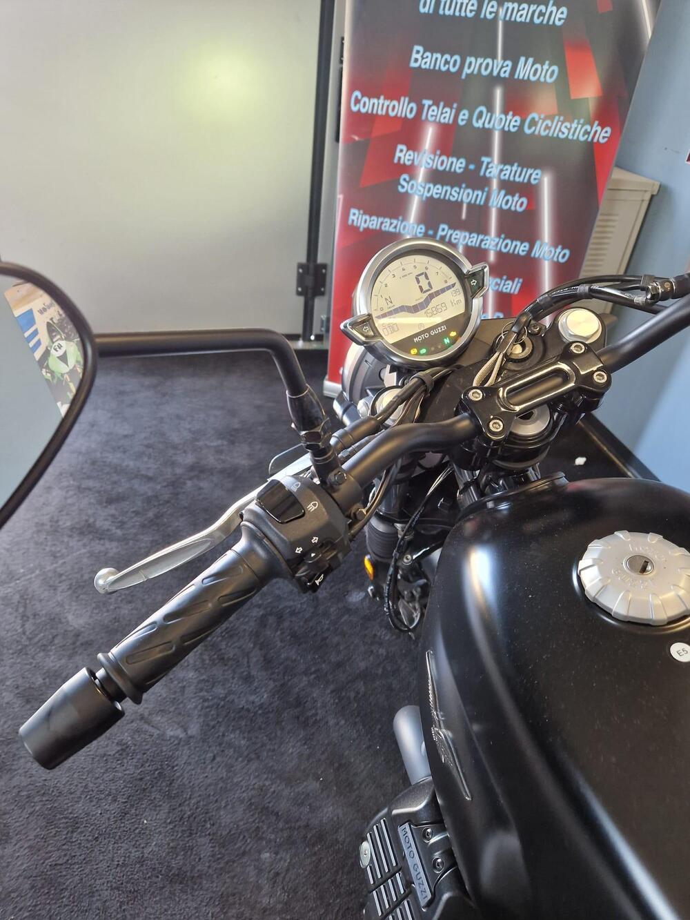 Moto Guzzi V7 Stone Centenario (2021 - 22) (15)