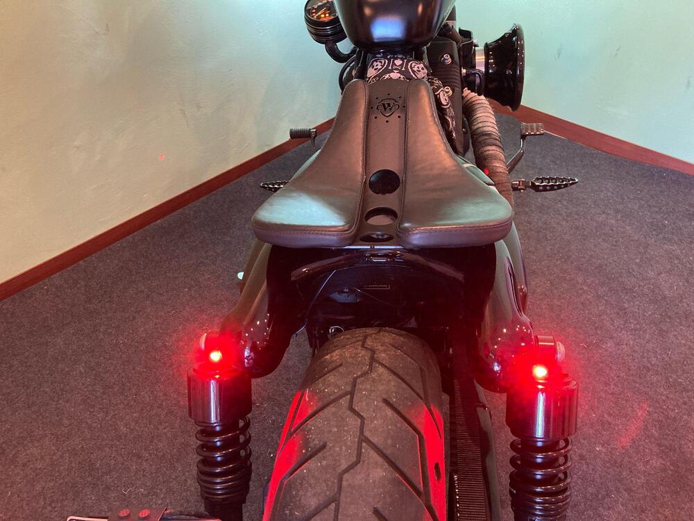 Harley-Davidson 883 SuperLow (2017 - 20) - XL 883L (6)