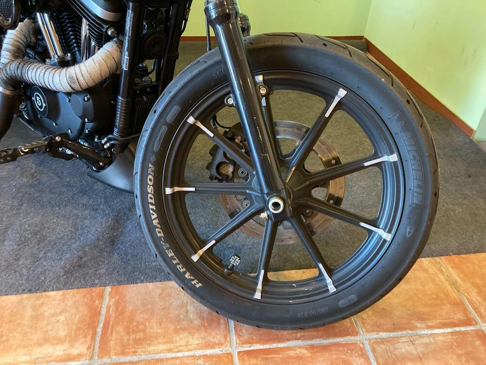 Harley-Davidson 883 SuperLow (2017 - 20) - XL 883L (15)