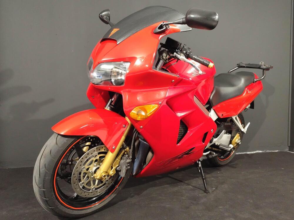 Honda VFR 800 (1998 - 01) (8)