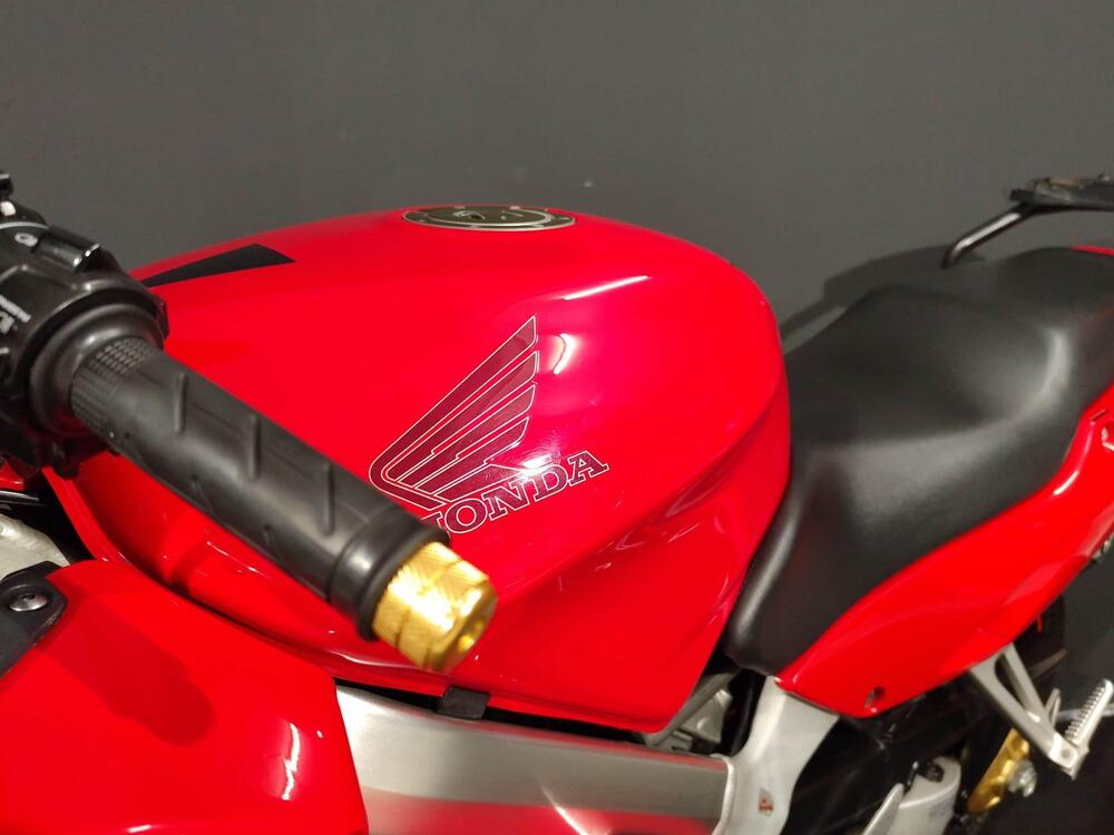 Honda VFR 800 (1998 - 01) (9)