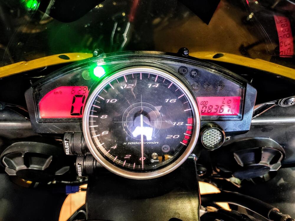 Yamaha YZF R6 (2006 - 07) (5)