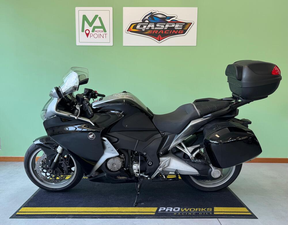 Honda VFR 1200 F ABS (2009 - 16) (2)