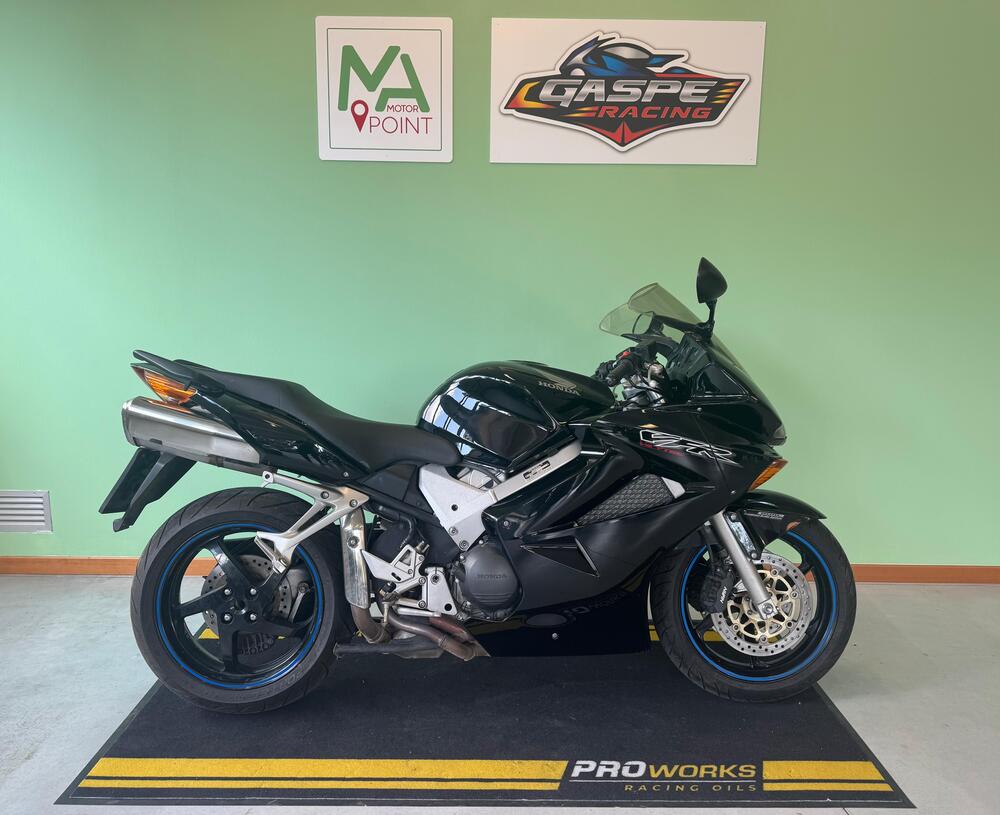 Honda VFR 800 (2002 - 05)