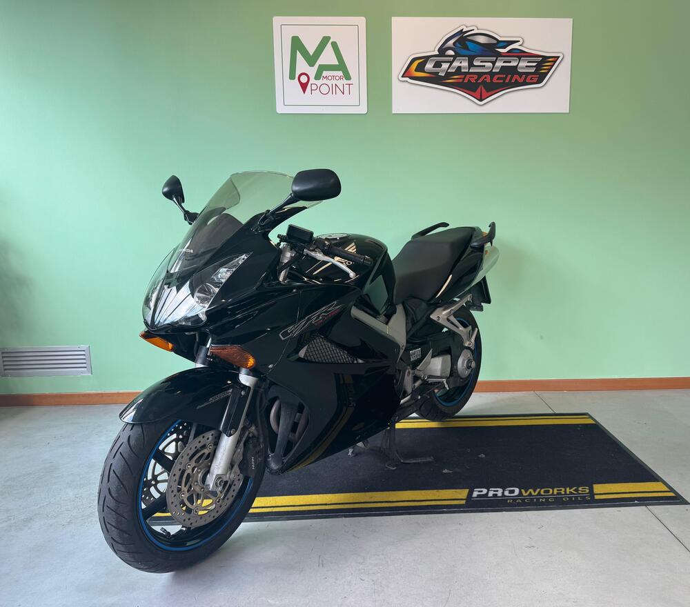 Honda VFR 800 (2002 - 05) (3)