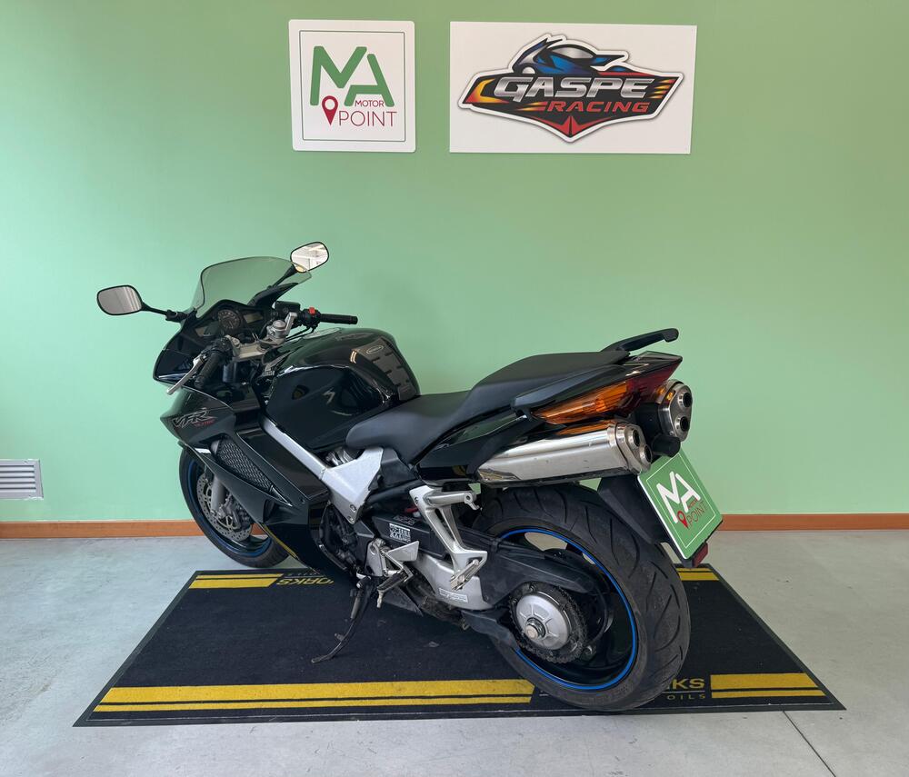 Honda VFR 800 (2002 - 05) (5)