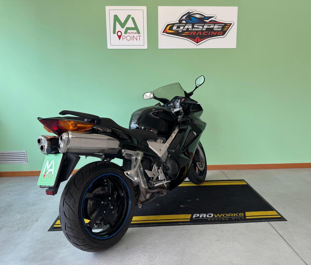 Honda VFR 800 (2002 - 05) (6)