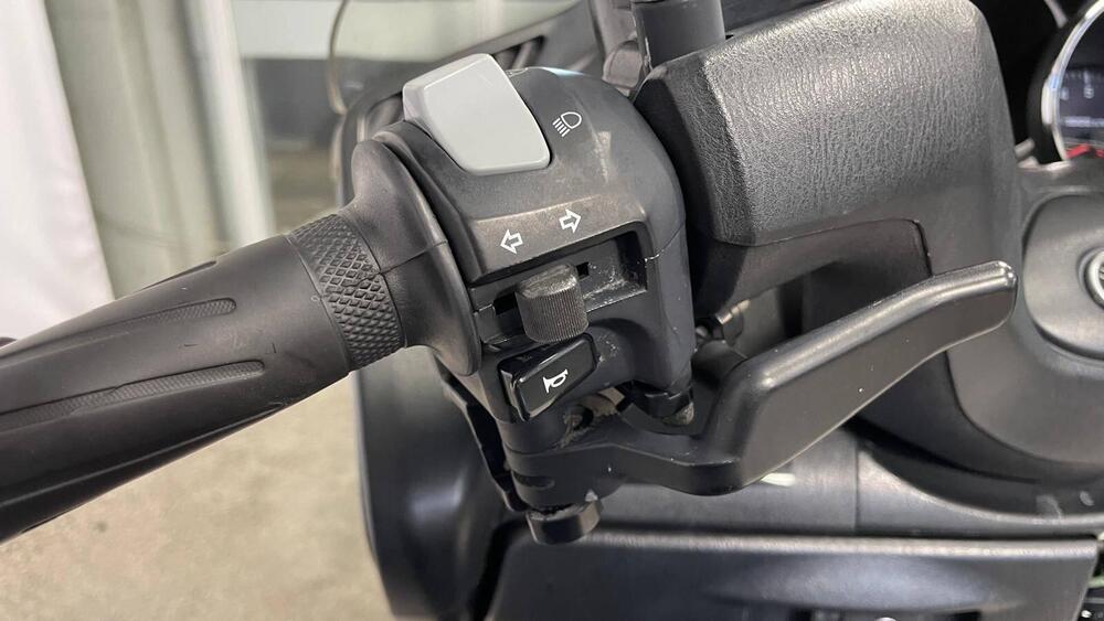 Yamaha Majesty 400 (2004 - 08) (7)