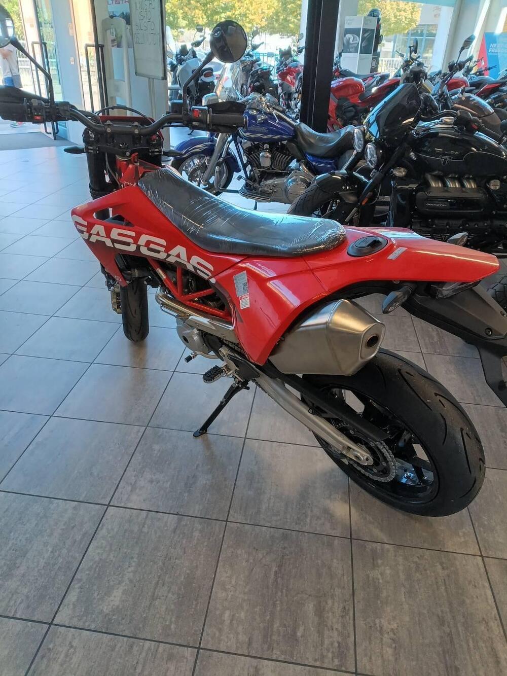 GASGAS SM 700 (2022 - 26) (3)