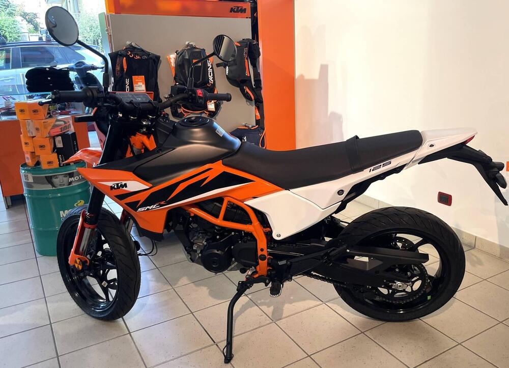 KTM 125 SMC R (2025 - 26) (2)