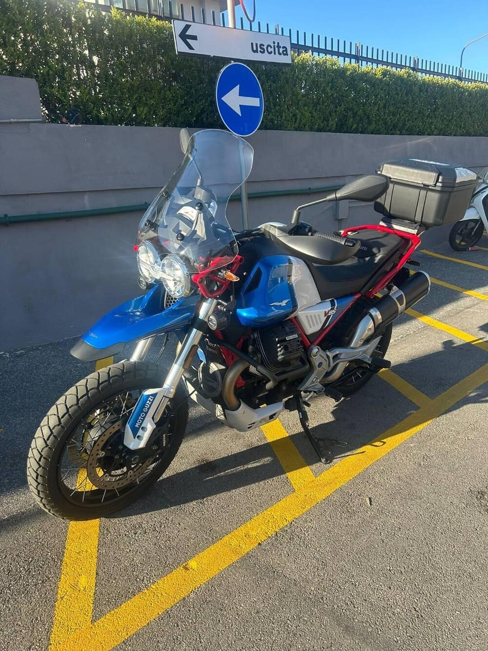 Moto Guzzi V85 TT (2024 - 26) (2)