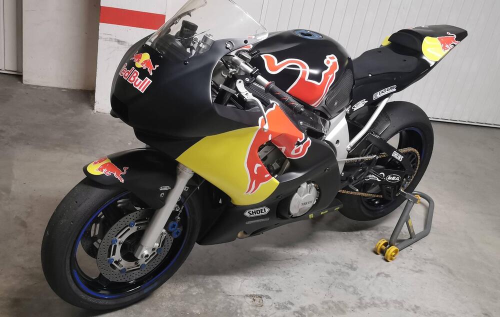 Yamaha YZF R6 (2001 - 02) (2)