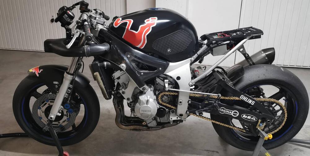 Yamaha YZF R6 (2001 - 02) (7)