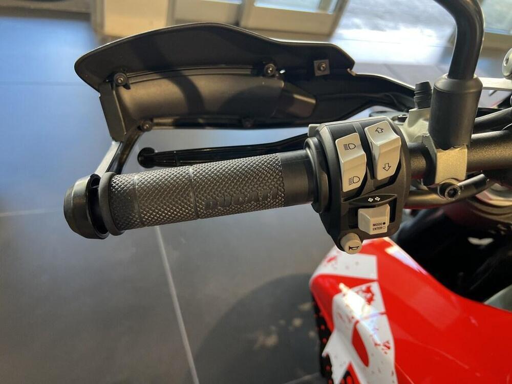 Ducati Hypermotard 950 RVE (2022 - 25) (9)