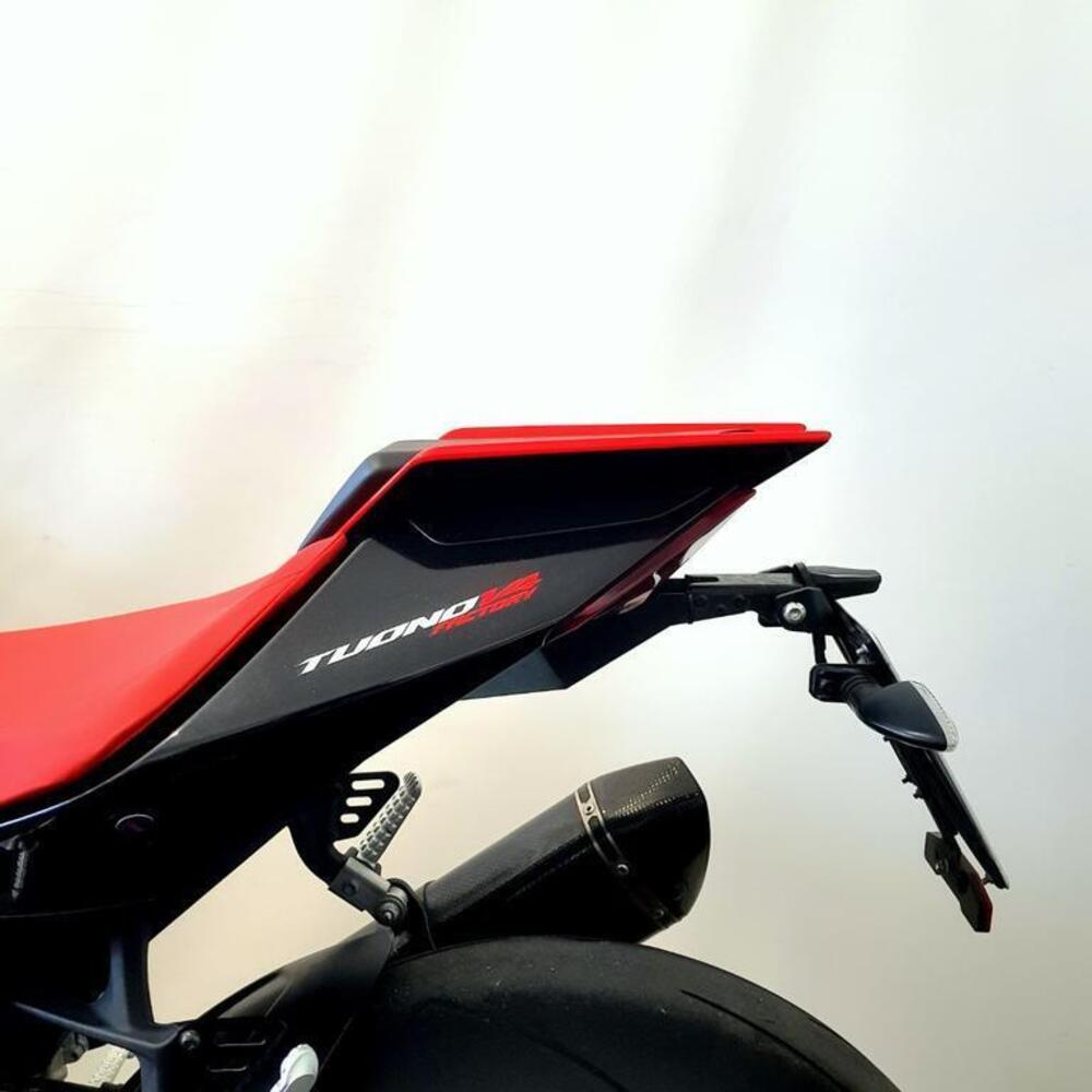 Aprilia Tuono V4 Factory (2021 - 24) (14)