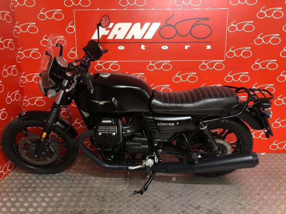 Moto Guzzi V7 III Stone (2017 - 20) (3)