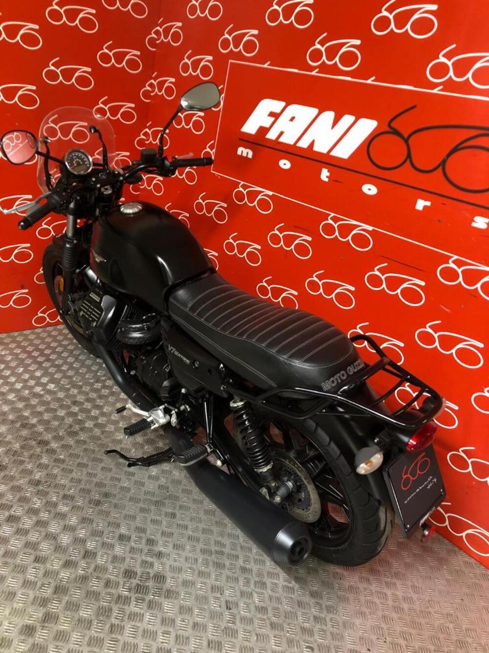 Moto Guzzi V7 III Stone (2017 - 20) (4)