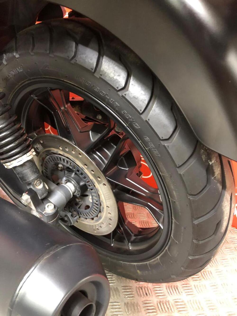 Moto Guzzi V7 III Stone (2017 - 20) (6)