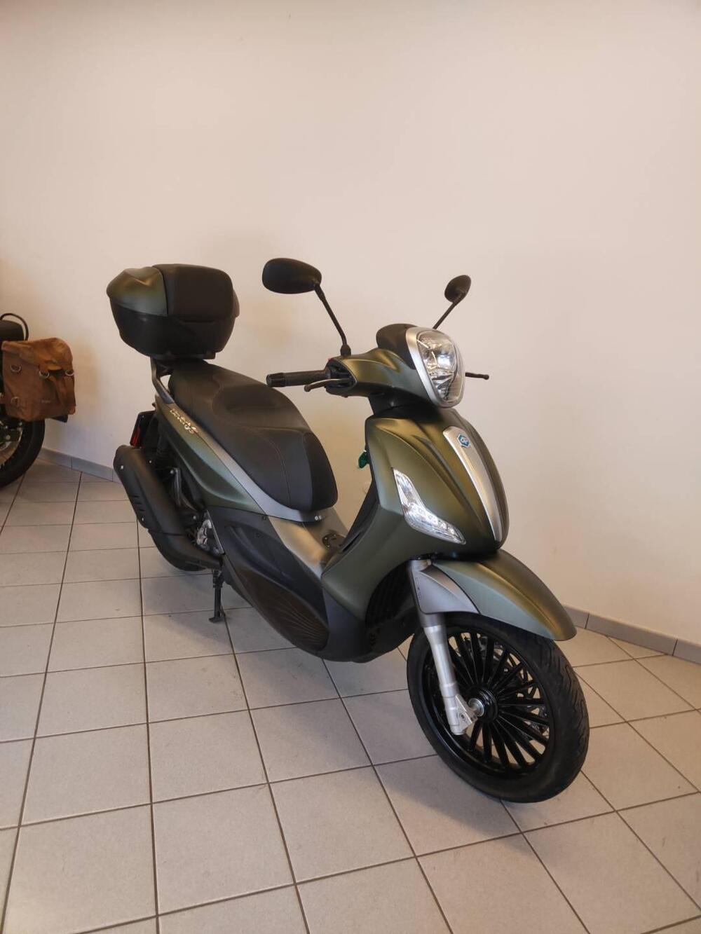 Piaggio Beverly 300 S (2021) (12)