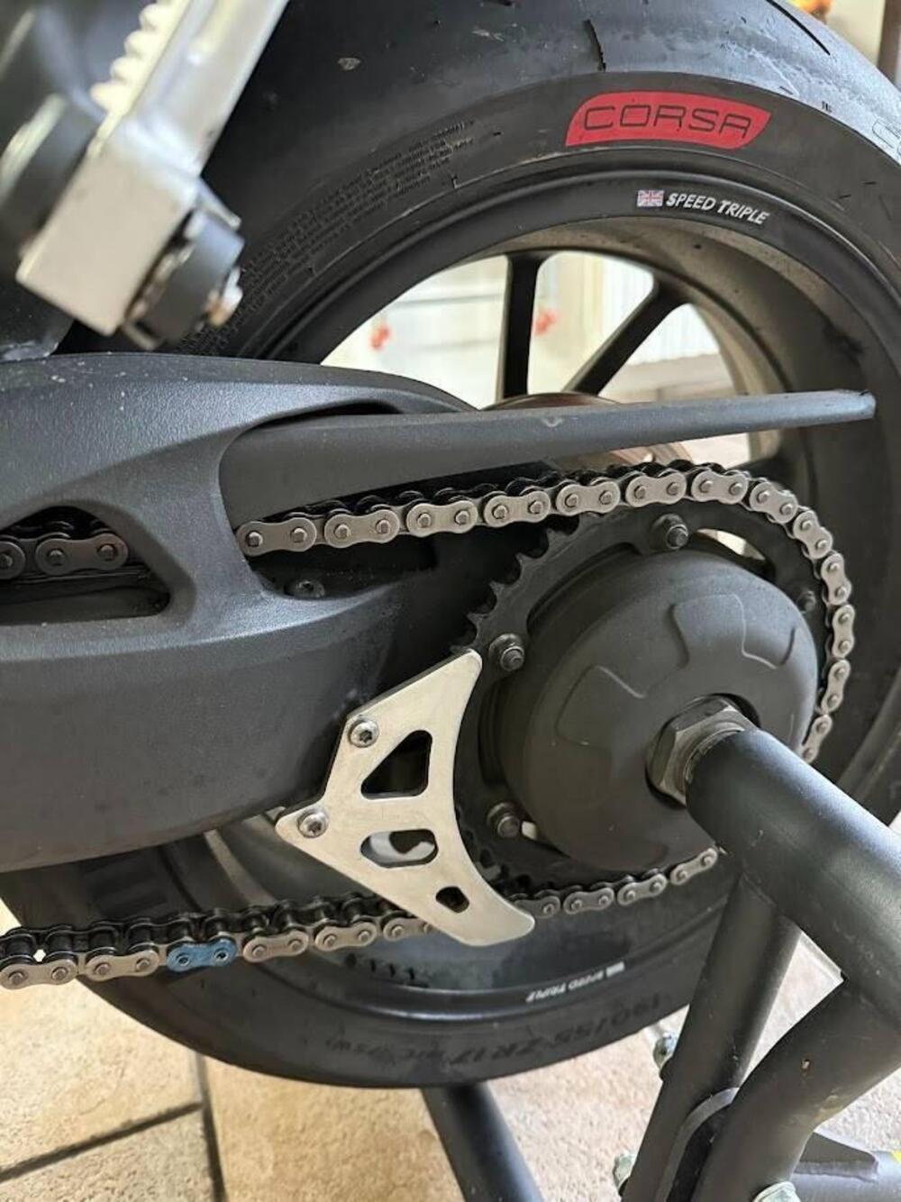 Triumph Speed Triple 1050 ABS (2011 - 15) (4)