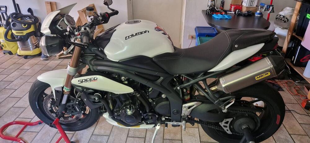 Triumph Speed Triple 1050 ABS (2011 - 15) (5)