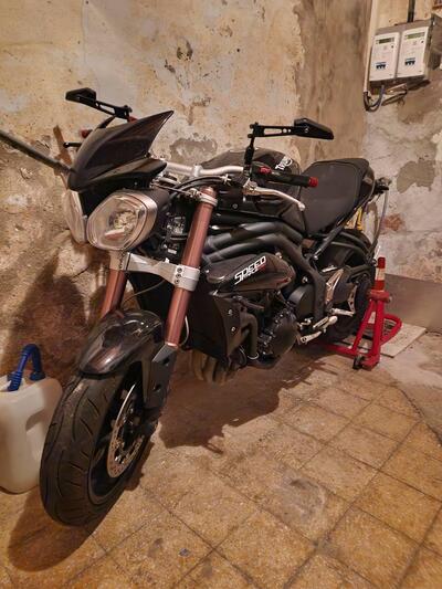 Triumph Speed Triple 1050 (2011 - 13) usata