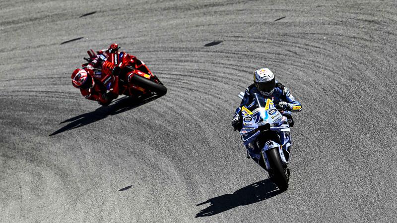 MotoGP 2025. GP della Catalogna. Gara: capolavoro Alex Marquez, si tiene dietro il fratello Marc e vince! Sul podio Enea Bastianini! [RISULTATI]