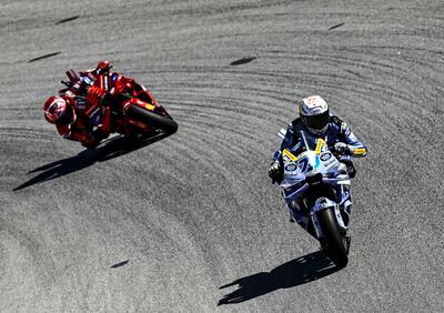 MotoGP 2025. GP della Catalogna. Gara: capolavoro Alex Marquez, si tiene dietro il fratello Marc e vince! Sul podio Enea Bastianini! [RISULTATI]