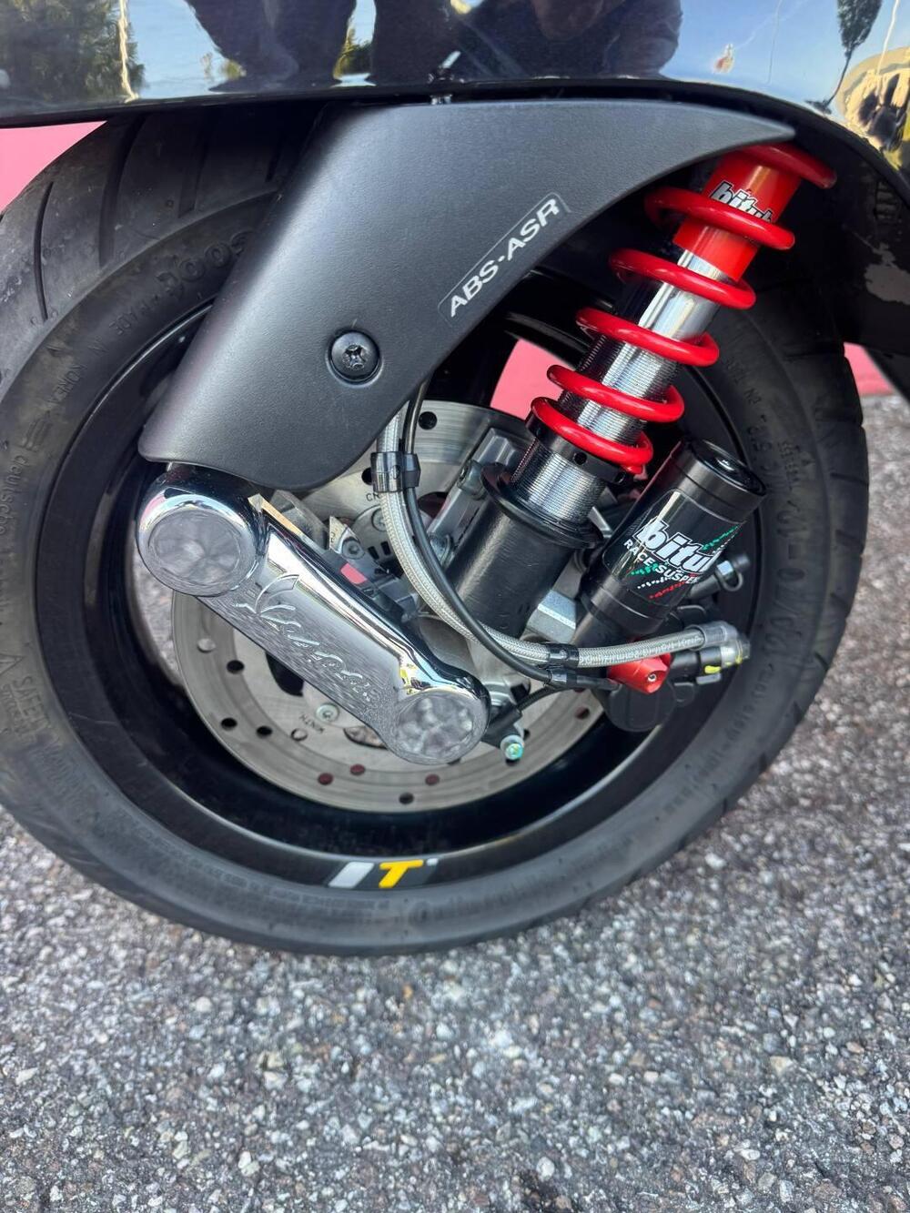 Vespa GTS 300 Supertech Hpe (2021 - 22) (12)