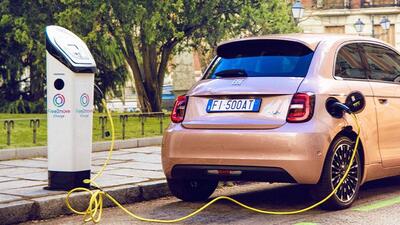 Auto elettriche, incentivi a rischio: &ldquo;Forse da ottobre&rdquo;, famiglie e imprese bloccate