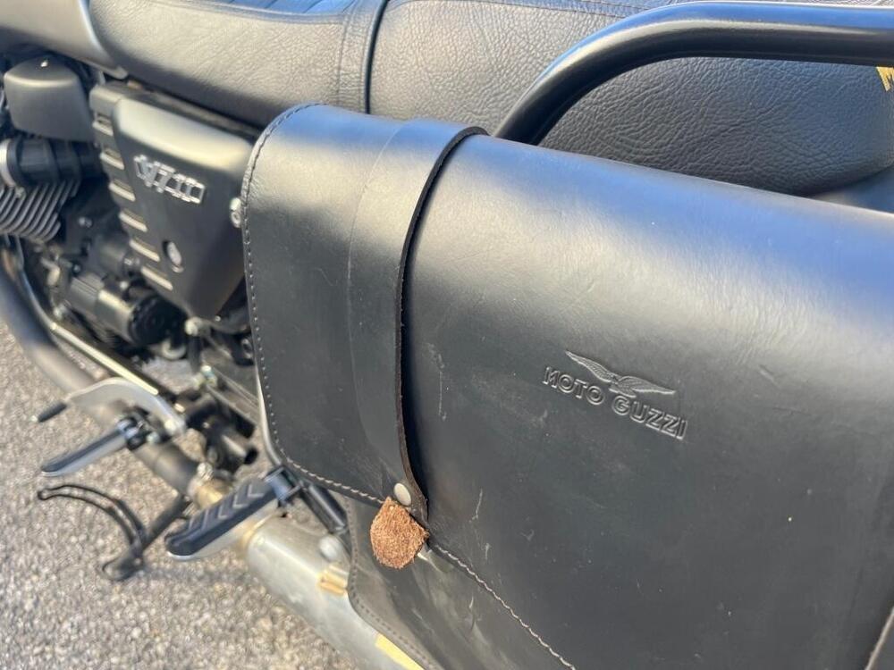 Moto Guzzi V7 II Stone (2015 - 17) (6)