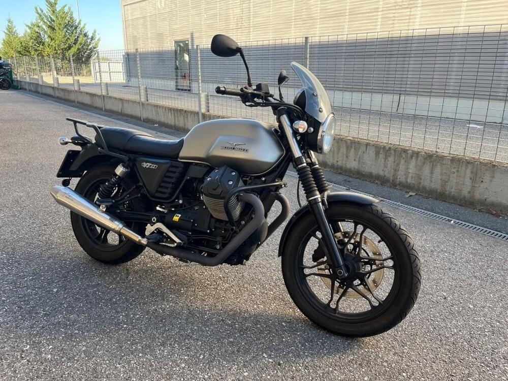 Moto Guzzi V7 II Stone (2015 - 17) (9)