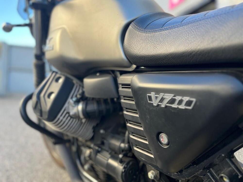Moto Guzzi V7 II Stone (2015 - 17) (8)