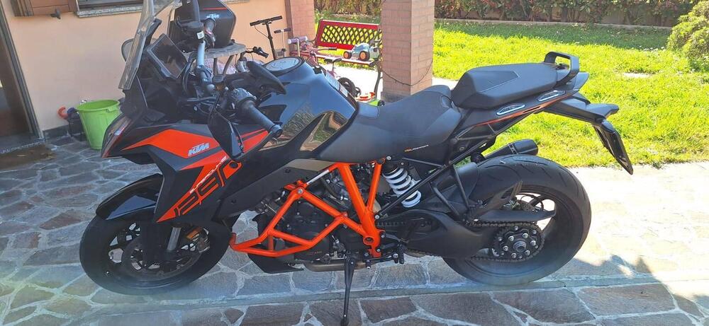 KTM 1290 Super Duke GT (2021)