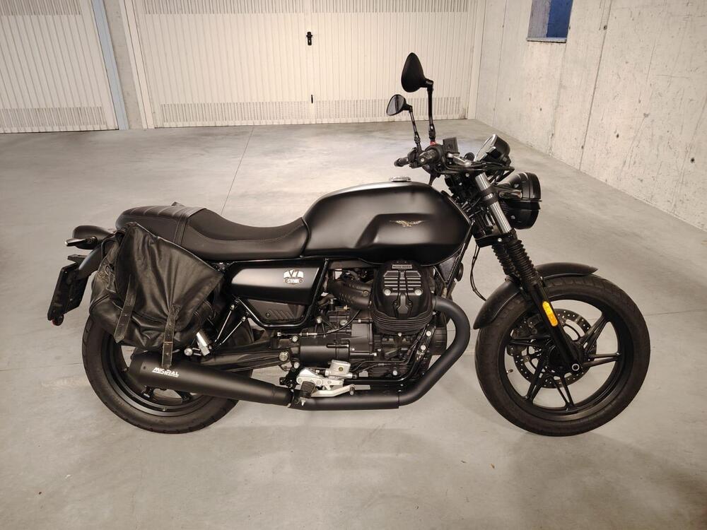 Moto Guzzi V7 Stone (2021 - 24)