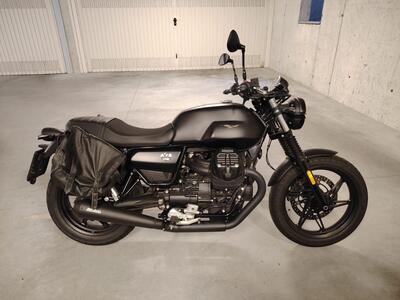 Moto Guzzi V7 Stone (2021 - 24) usata
