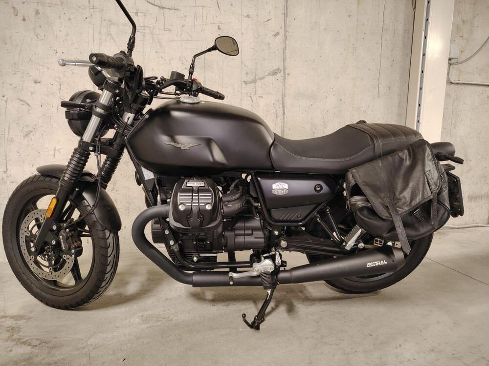 Moto Guzzi V7 Stone (2021 - 24) (2)
