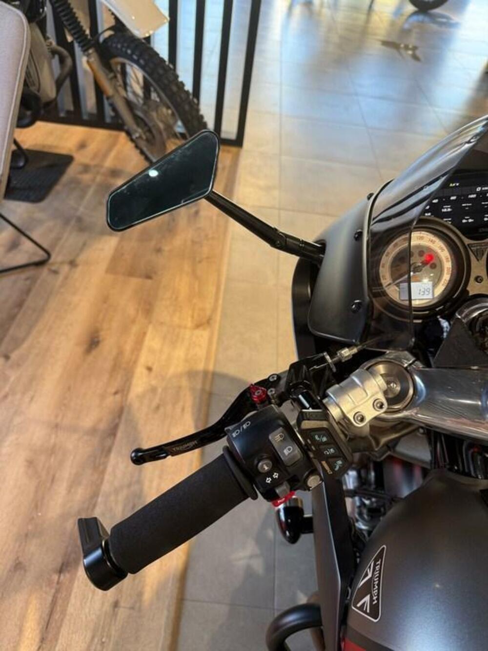 Triumph Thruxton RS (2020 - 25) (11)