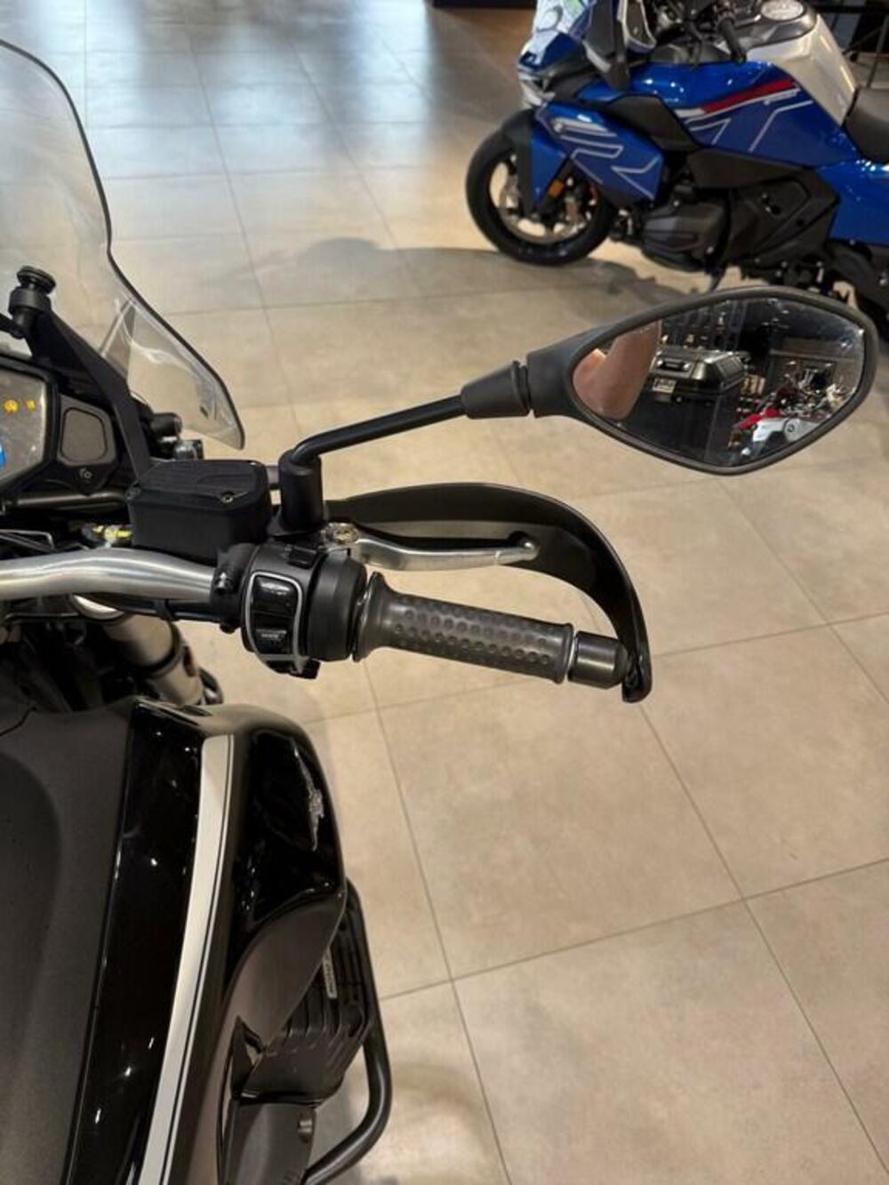 Moto Guzzi V85 TT (2021 - 23) (15)