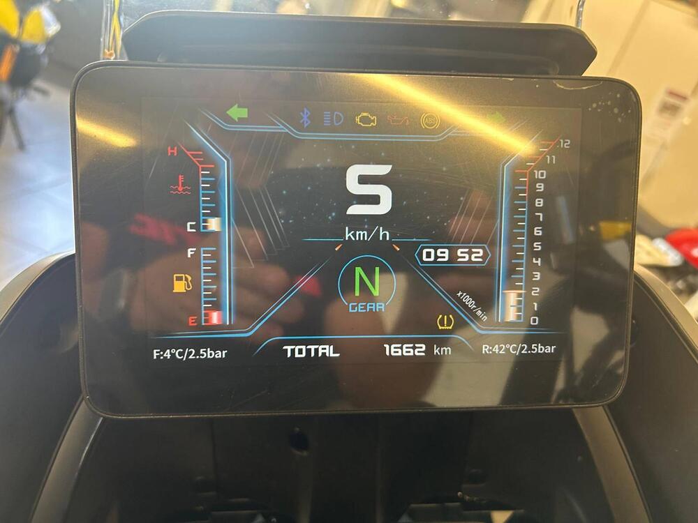 QJ Motor SVT 650 X (2025 - 26) (4)