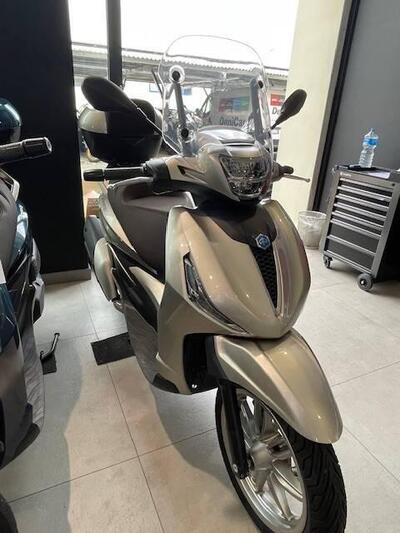 Piaggio Beverly 400 (2025) usata