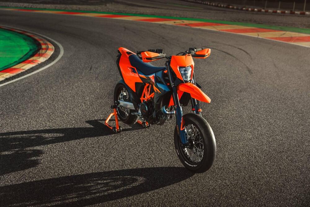 KTM 690 SMC R (2026) (17)