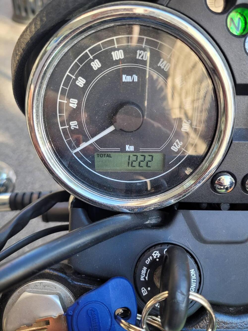 Moto Guzzi V7 II Stone (2015 - 17) (2)